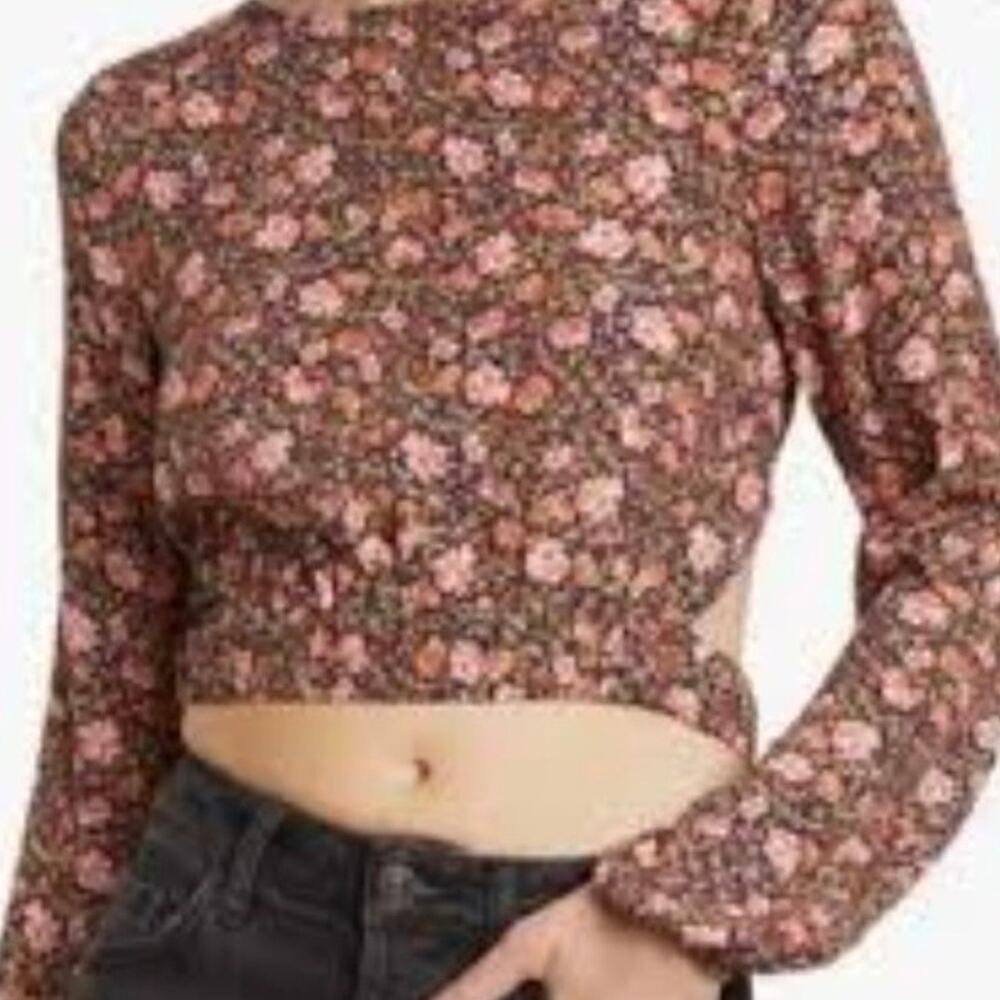 NWT Elodie Long Sleeve Top Floral Open Back Size M.